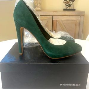 NWT DOLCE VITA emerald green platform pump. Suede. Never worn. Sz 11M.